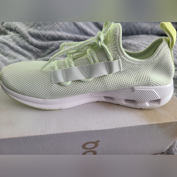 On Cloudeasy Sneaker Sz 7.5 - Picture 4 of 5